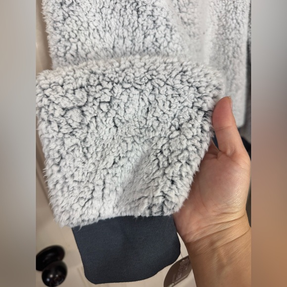 2/for $20 🪩 NEW w TAGS 🏷️ Cozy Gray Sherpa Lounge & Sleep Top (Size 2X Womens) - Picture 8 of 10